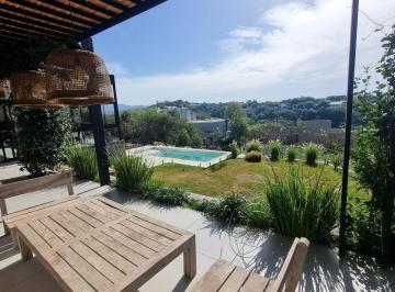 Casa · 320m² · 8 Ambientes · 2 Cocheras · Casa en Venta en Country Estancia Q, 5d