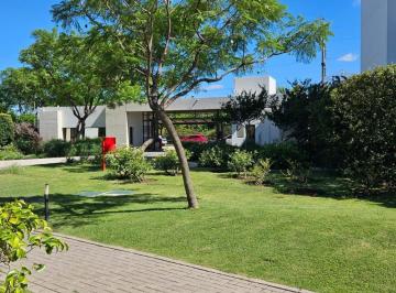 Departamento · 130m² · 8 Ambientes · 1 Cochera · Departamento en Casonas del Sur 2 3 Dorm.