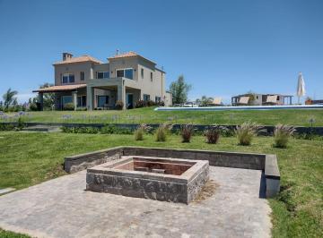 Casa · 320m² · 10 Ambientes · 2 Cocheras · Casa - San Sebastián