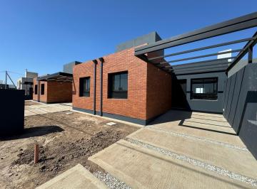 Casa · 90m² · 5 Ambientes · 2 Cocheras · Venta Duplex 2dor a Estrenar en Solares de Manantiales. Consultar