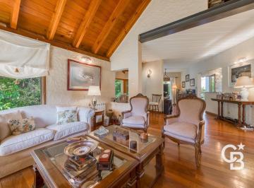 Casa · 205m² · 4 Ambientes · 1 Cochera · Casa en Venta 4 Ambientes - Campo Chico