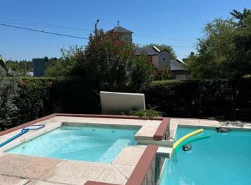 Casa · 240m² · 5 Ambientes · 1 Cochera · Se Vende Casa en Los Aromos