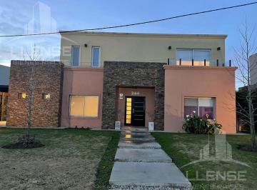Casa · 245m² · 5 Ambientes · 2 Cocheras · Casa 5 Ambientes en 2 Plantas en Venta - Hudson Park