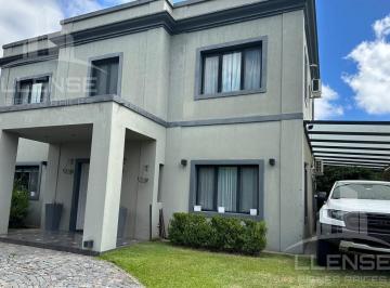 Casa · 240m² · 4 Ambientes · 4 Cocheras · Casa 4 Ambientes en Venta - Ombues de Hudson, Apta Credito Hipotecario