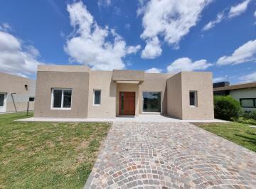 Casa de 4 ambientes, Ezeiza · San Felipe de Canning! con 3 Dorm.! Lote Interno y Piso Radiante!
