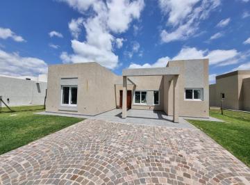 Casa de 4 ambientes, Ezeiza · San Felipe Canning! 3 Dorm.! Lote Interno y Piso Radiante!
