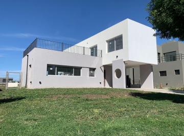 Casa de 4 ambientes, Pilar · Casa en Venta a Estrenar 4 Amb. con Pileta en Santo Tomas