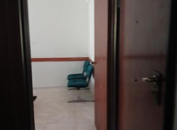 Oficina comercial · 56m² · 4 Ambientes · Oficina en Excelente Ubicacion Uruguay Al 200!