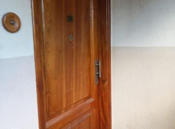 Puerta Ingreso · Departamento Tres Dorm.