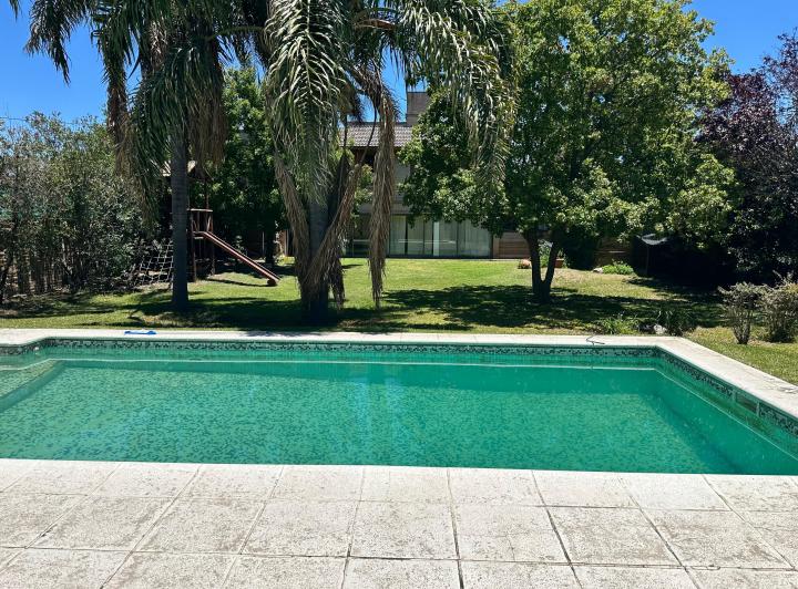 Casa · 480m² · 4 Dormitorios · 2 Cocheras