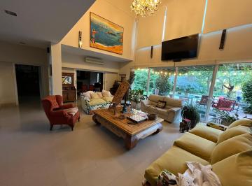 Casa de 10 ambientes, Córdoba · Prestigiosa Casa en Country Lomas de La Carolina