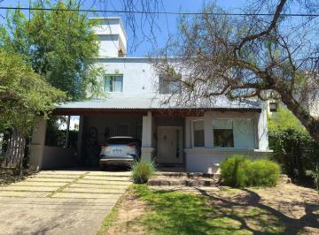 Casa · 265m² · 5 Ambientes · 2 Cocheras · Casa en Barrio Privado La Estanzuela con Pileta!