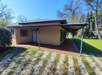 Quinta vacacional · 380m² · 8 Ambientes · Hermosa Quinta con Lote de 3924 m² en Excelente Estado