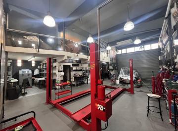 Local comercial · 212m² · 5 Ambientes · 4 Cocheras · Local en Villa Adelina