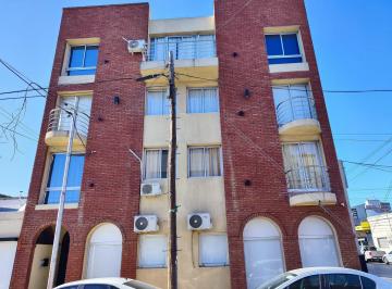 Edificio · 400m² · 3 Dormitorios · Edificio en Block Centro Lujan 2 Locales y 3 Departamentos