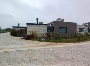 PH · 127m² · 4 Ambientes · 1 Cochera · Venta de Casa en B° Siete Soles / Seguridad 24 Hs / B° Cerrado