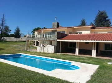 Casa · 400m² · 4 Dormitorios · 2 Cocheras · Imponente Chalet en Las Sierras
