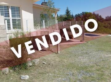 Casa · 400m² · 4 Dormitorios · 2 Cocheras · Imponente Chalet en Las Sierras