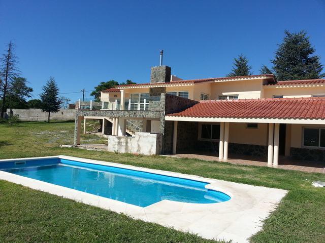 Casa · 400m² · 4 Dormitorios · 2 Cocheras