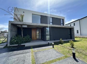 Casa · 295m² · 5 Ambientes · Casa en Venta en Barrio Privado Rumenco Joven