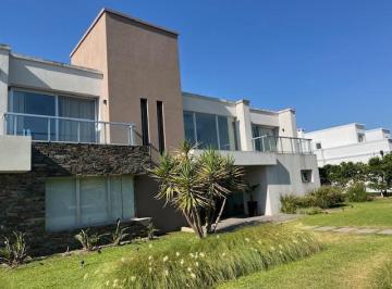 Casa · 298m² · 6 Dormitorios · 4 Cocheras · Venta Casa Estancias del Pilar, Barrio La Pionera, Pilar