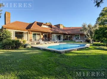 Casa · 486m² · 10 Ambientes · 2 Cocheras · Casa en Venta en Los Lagartos