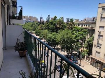 Departamento de 4 ambientes, Caballito · Excelente 3 Ambtes con Dencias y Cochera Frente Parque Rivadavia.