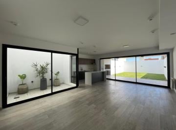 Casa · 162m² · 5 Ambientes · 2 Cocheras · Duplex en Venta en Distrito Sur de 3 Dorm.