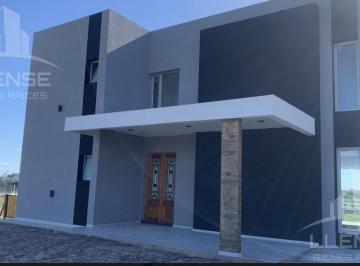 Casa · 235m² · 4 Ambientes · 4 Cocheras · Casa 4 Ambientes en 2 Plantas Vista Laguna en Venta - Barrio Sebastian Gaboto - Pueblos del Plata