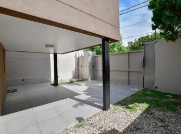 Casa · 170m² · 7 Ambientes · 2 Cocheras · Casa en Venta de 3 Dorm. Mas Escritorio en Gonnet 25 y 484 Apto Banco. Toma Permuta