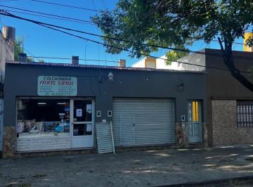 Casa · 140m² · 6 Ambientes · Venta Casa de 1 Dorm. 2 Locales Apto Crédito en Barrio Industrial