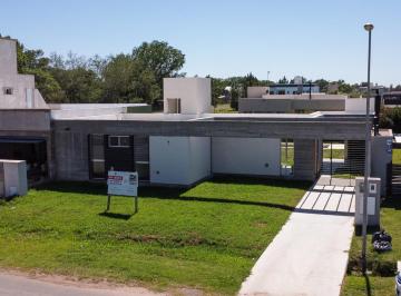 Casa · 124m² · 5 Ambientes · 1 Cochera · Casa a Estrenar de 3 Dorm. en Don Mateo Funes