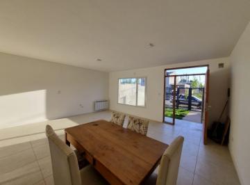 Casa · 72m² · 2 Ambientes · 1 Cochera · Casa en Venta!