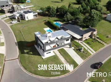 Casa · 160m² · 4 Ambientes · 2 Cocheras · Casa en Venta en San Sebastian Area 2