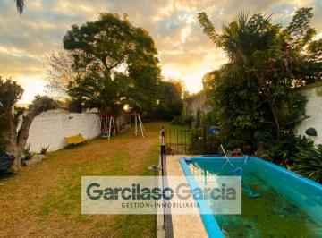 Casa · 127m² · 3 Ambientes · 1 Cochera · Casa en Venta en Castelar, Morón, G. B. a. Zona Oeste