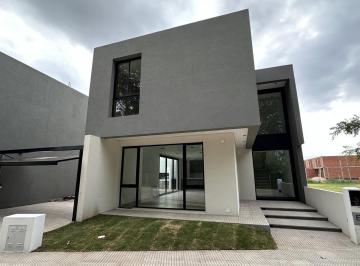 Casa · 185m² · 4 Ambientes · 2 Cocheras · Casa en Campo Chico