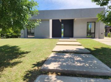 Casa · 235m² · 4 Ambientes · Casa en Venta 4 Ambientes Haras Santa María