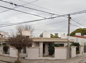 Casa · 192m² · 4 Ambientes · 3 Cocheras · Venta Casa 3 Dorm. B° Poeta Lugones Apta Bancor