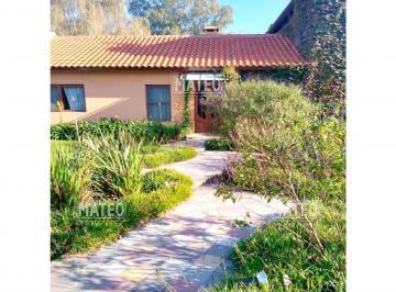 Casa de 5 ambientes, Moreno · Estilo Campo