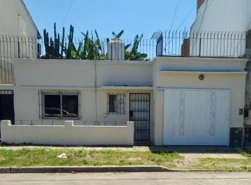 Casa de 3 ambientes, Quilmes · Venta Quilmes Casa 2 Dorm Garage y Fondo Libre