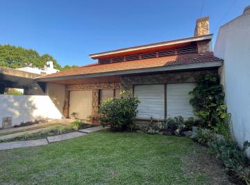 Casa de 3 ambientes, Esteban Echeverría · *apto Crédito* Casa en Excelente Ubicación con Fondo Libre y Piscina
