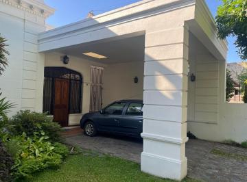 Casa de 5 ambientes, Lomas de Zamora · Banfield Venta Casa Jardín Piscina 4 Dorm Buena Ubicacion