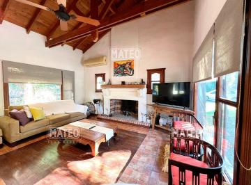 Casa de 4 ambientes, Moreno · Estilo Campo