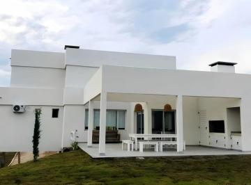 Campo · 186m² · 4 Ambientes · 1 Cochera · Venta Espectacular Casa 3 Dorm. Costa Esmeralda