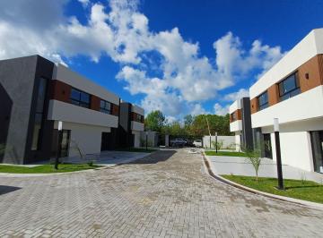 Casa · 125m² · 4 Ambientes · 1 Cochera · Venta Casa Pilar Caamaño