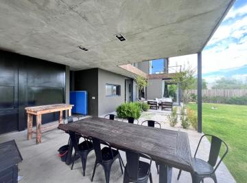 Casa de 5 ambientes, Tigre · Alquiler Temporario | Lagos del Norte | Casa Sobre La Laguna