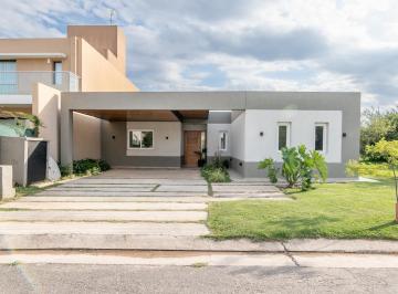 Casa · 235m² · 5 Ambientes · 2 Cocheras · Casa en Venta Las Cañitas Viva en Seguridad y Comodidad!