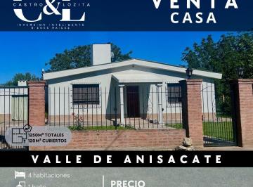 Casa · 120m² · 6 Ambientes · 1 Cochera · Venta de Chalet de 4 Dorm. a 300 m de Ruta 5, en Valle de Anisacate