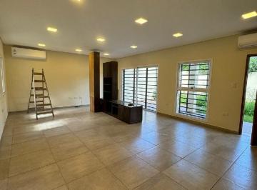 Casa · 131m² · 4 Ambientes · Cf1196 - Casa en Venta Z/ Av Cabo de Hornos y Av Cocomarola