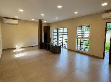 Casa · 131m² · 4 Ambientes · Cf1196 - Casa en Venta Z/ Av Cabo de Hornos y Av Cocomarola